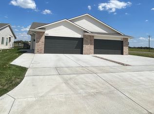 5516-5518 N Sandkey Ct, Wichita, KS 67204