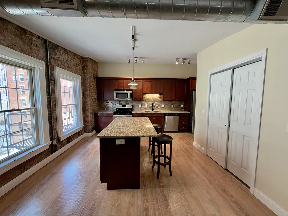 814 Main St #4B