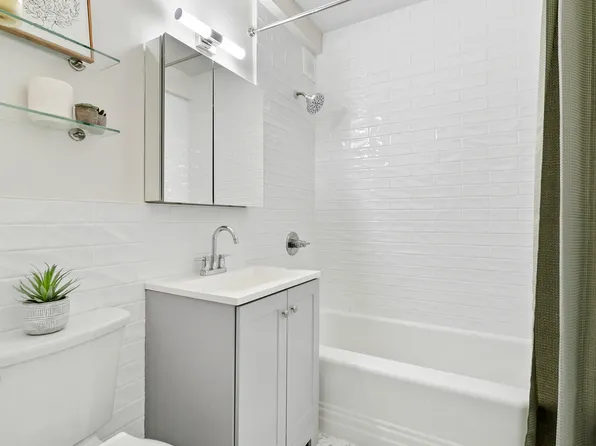 7 Lexington Avenue image 6 of 11