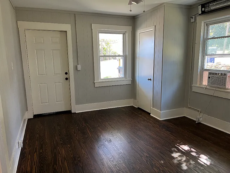 1106 Parker St — Photo 11