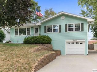 2208 Greensboro Ave, Bellevue, NE 68005