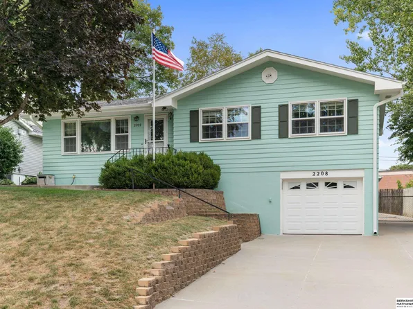 2208 Greensboro Ave, Bellevue, NE 68005