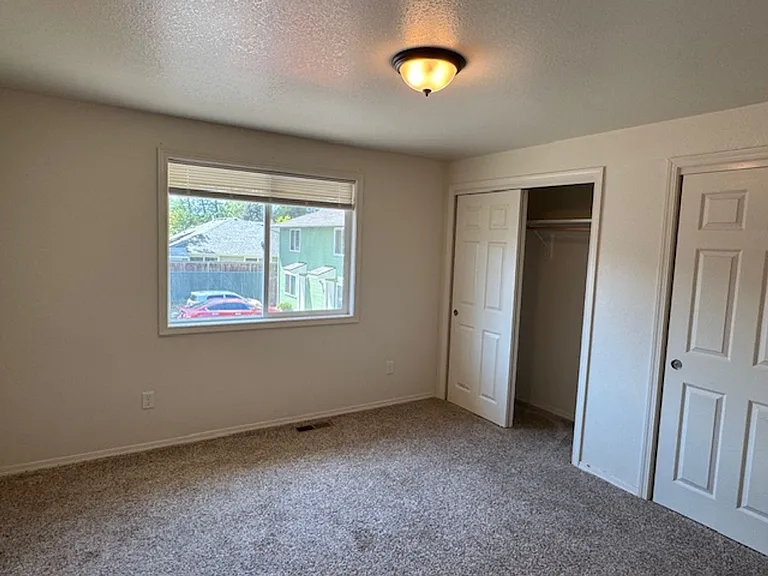 600 W 1st St #9 — Photo 11