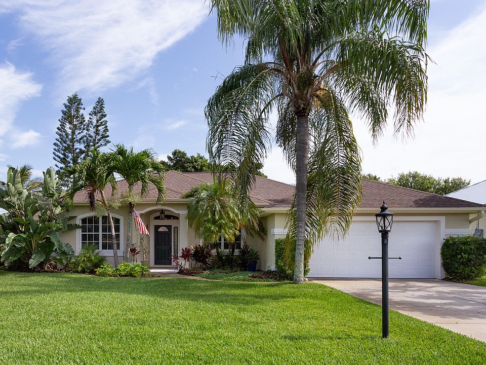 1st image of 240 Seaglass Dr