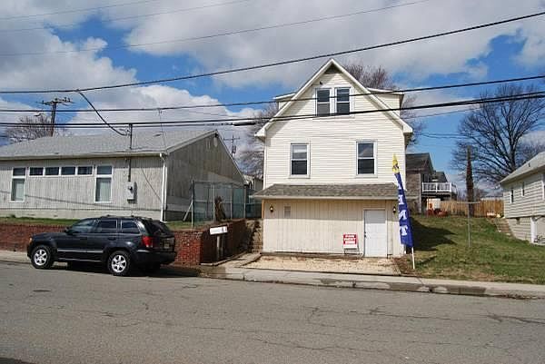 1st image of 275 Laurence Pkwy #B