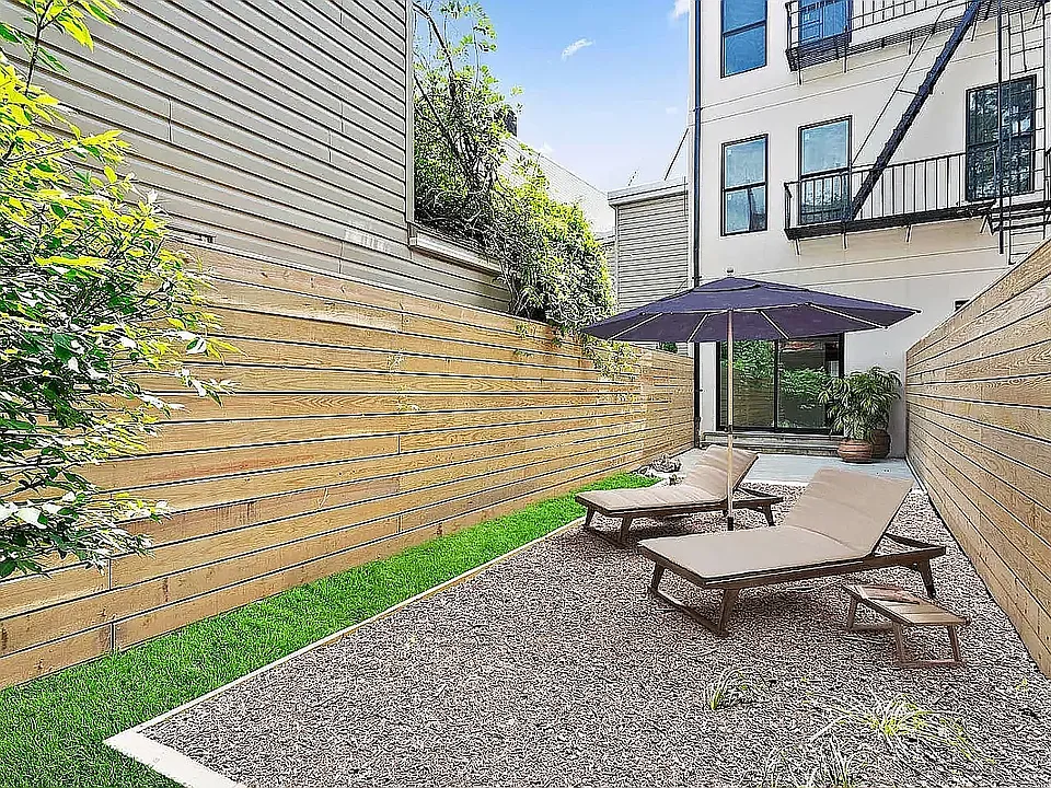223 Devoe St #1R