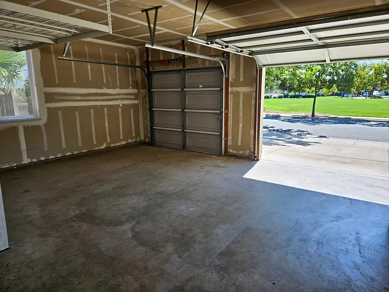 624 Aiello St — Photo 38