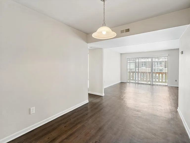 Country Club Park Apartments (320 S. Drake LLC) — Photo 10
