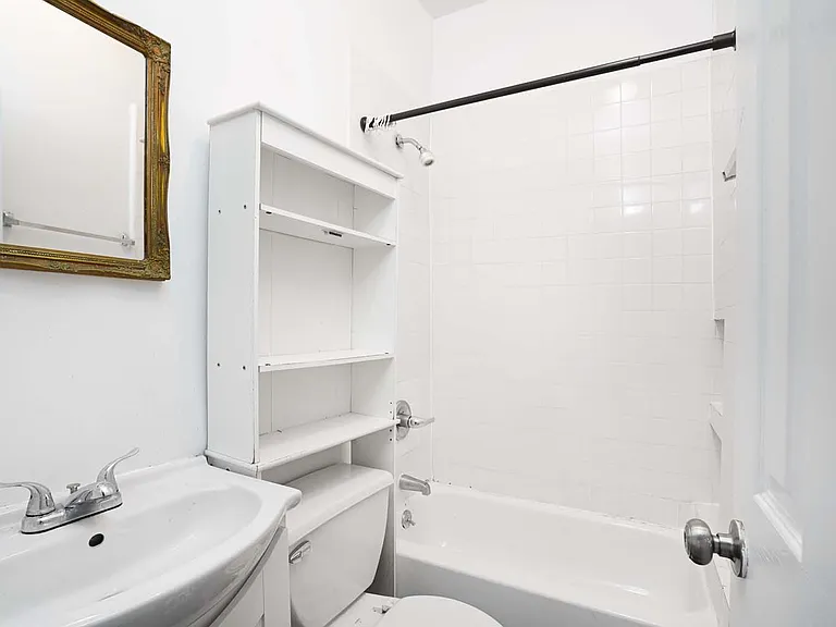 522 E 11th St #23 — Photo 9