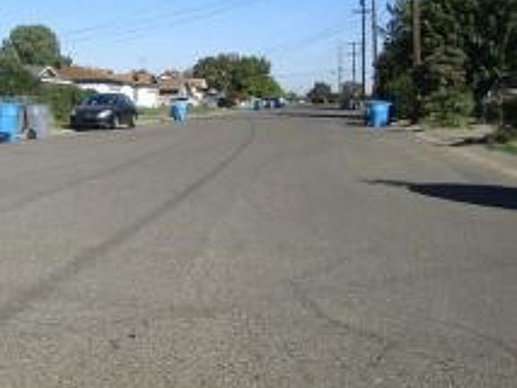 Exterior Neighborhood (street photo)