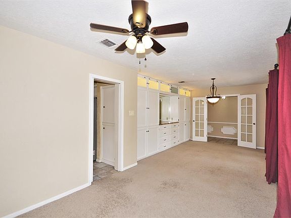 5th image of 3013 Village Ln