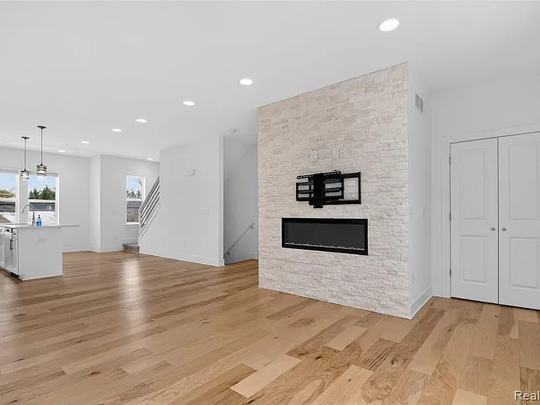 2925 Square Lake Ct — Photo 7