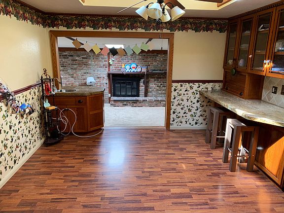 Dining room with bar