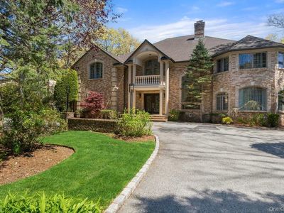 10 Hart Place, Dix Hills, NY, 11746