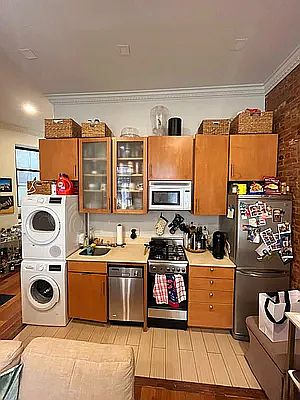 3rd image of 253 Elizabeth St APT 1