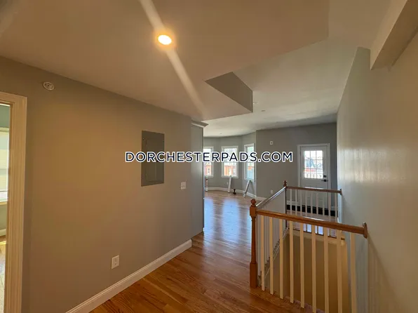 (undisclosed Address), Dorchester, MA 02125