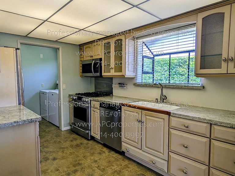 1022 N Baker St — Photo 14