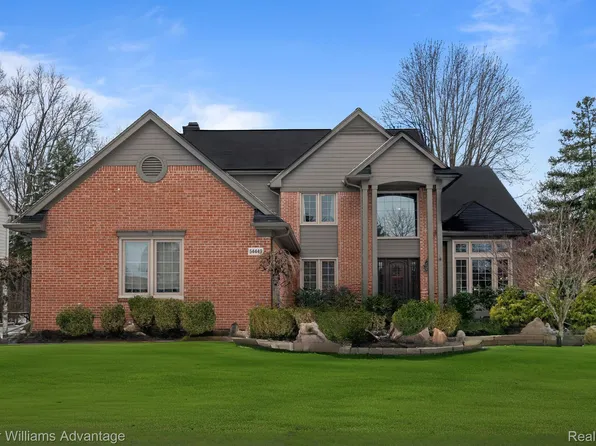 54449 Royal Troon Dr, South Lyon, MI 48178