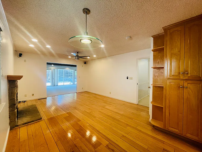 1150 Stafford Dr — Photo 18