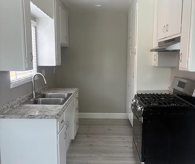 1131 W Fay Ln #6 — Photo 2