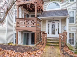 1390 Cedarwood Dr APT C2, Westlake, OH 44145