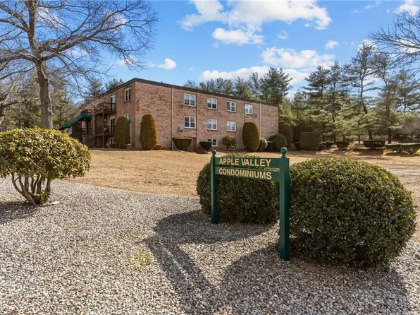 5 Apple Valley Pkwy APT 11, Smithfield, RI 02828
