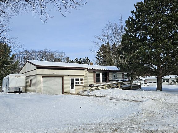 3rd image of 16071 Robbins Rd