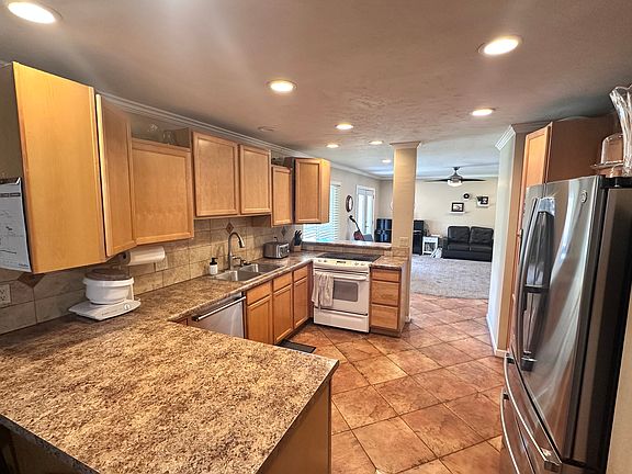 3rd image of 3533 E Enid Ave