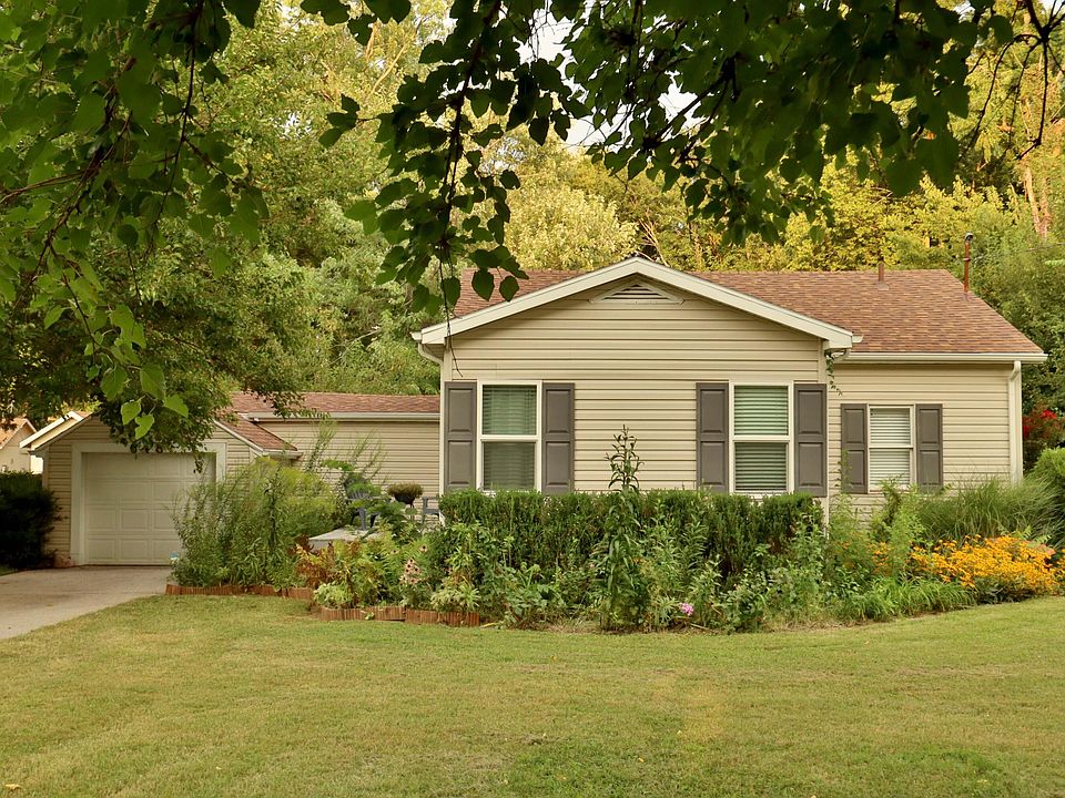1st image of 648 S Peach Tree Avenue