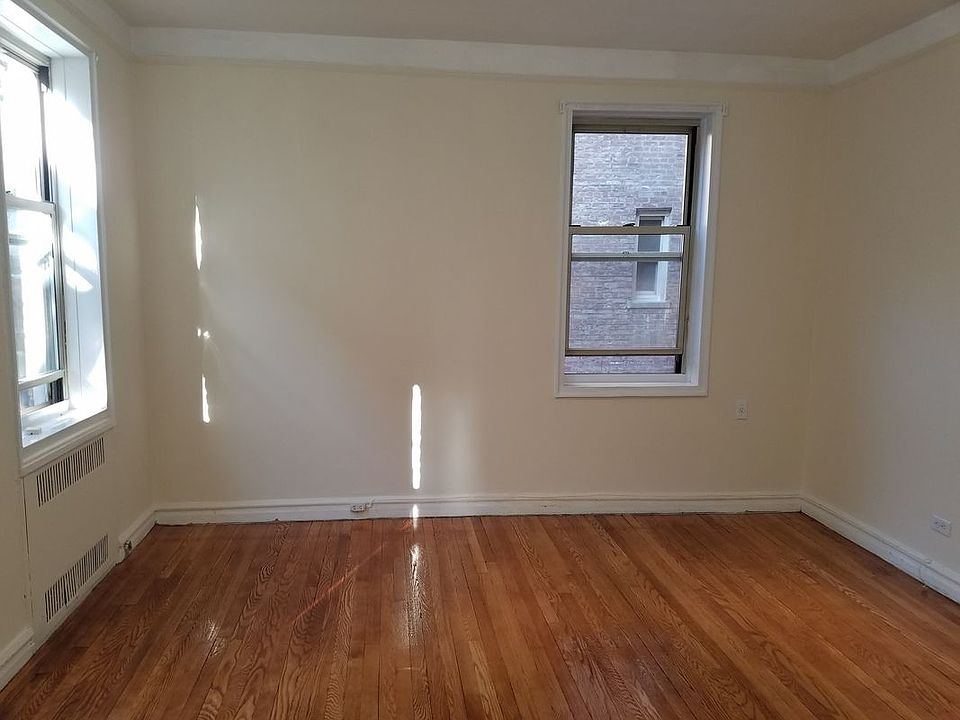 2nd image of 4115 45th St APT 4E