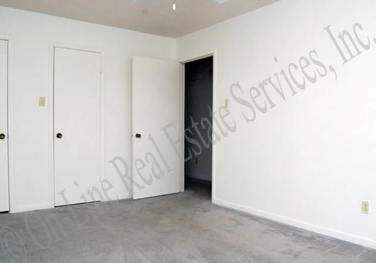 708 Navarro Dr #D — Photo 7