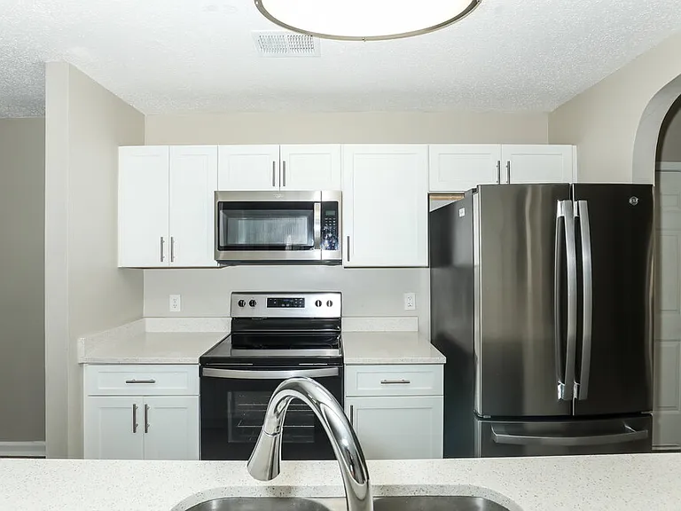 1299 N Hampton Dr — Photo 7