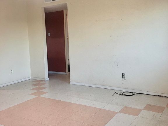 4th image of 7117 Tangerine Ln