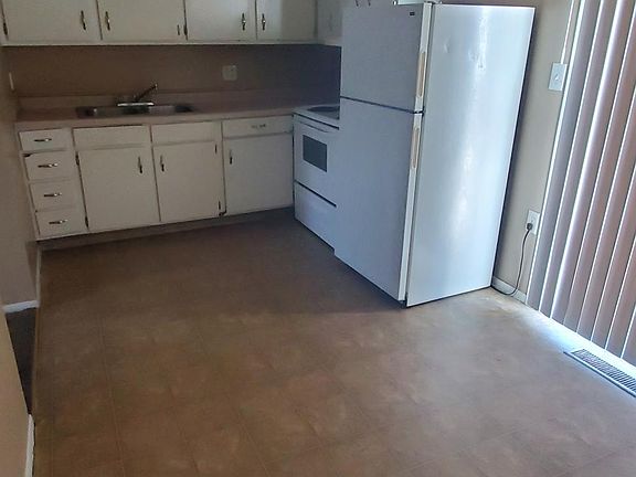 3rd image of 1310 E North St #22