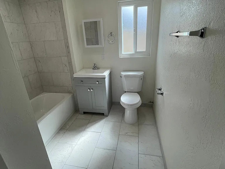 2100 Crestview Ave #3 — Photo 5