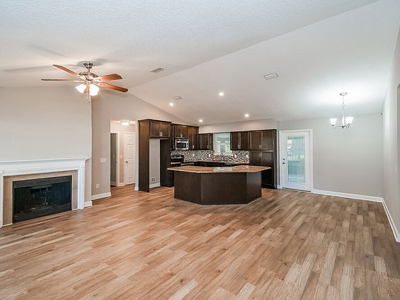 4th image of 11256 Garden Moss Cir N