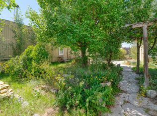 10 Moon Ranch Rd, Tijeras, NM 87059