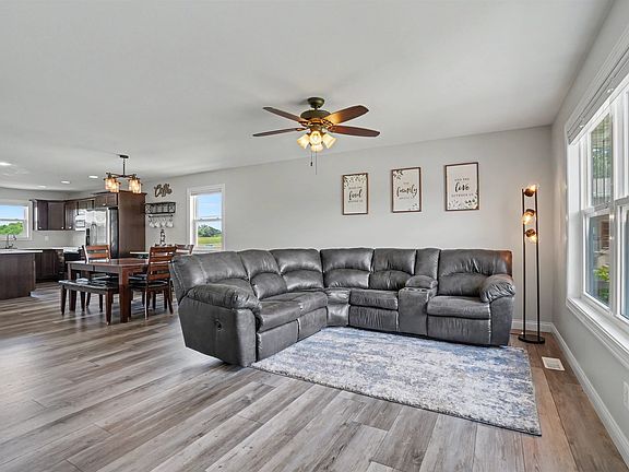 5th image of 1543 Pebble Creek Dr