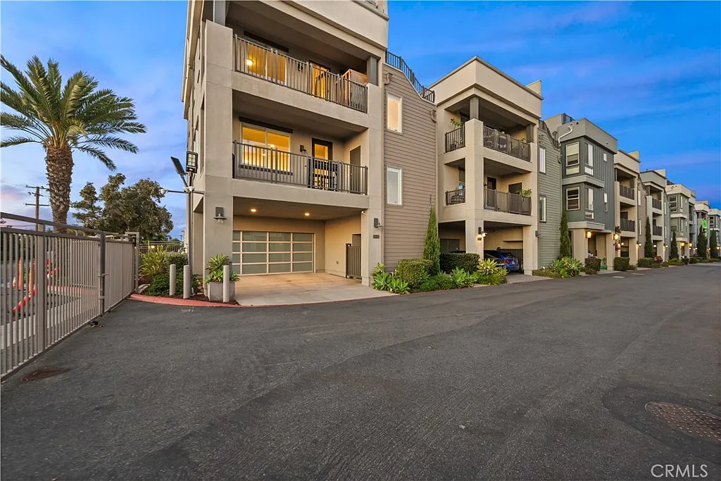 4 bed, 3.5 bath, 2274 sqft, $7,500 — Photo 4