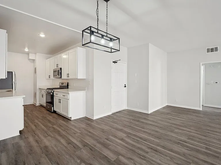 1620 South Bentley Ave — Photo 39