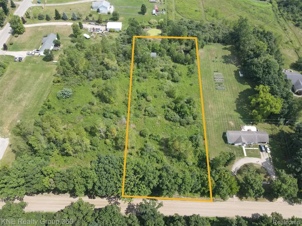 4932 Mack Rd, Howell, MI 48855