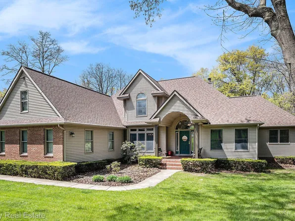 6858 Corrigan Dr, Brighton, MI 48116