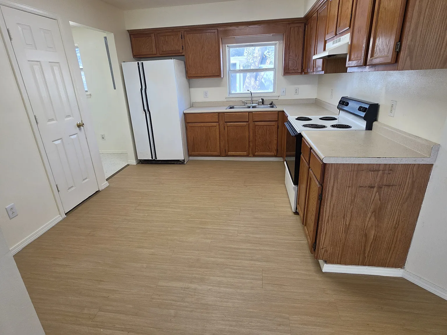 1708 Grand Avenue — Photo 2