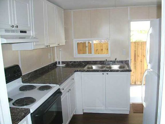 5th image of 619 River Village Dr