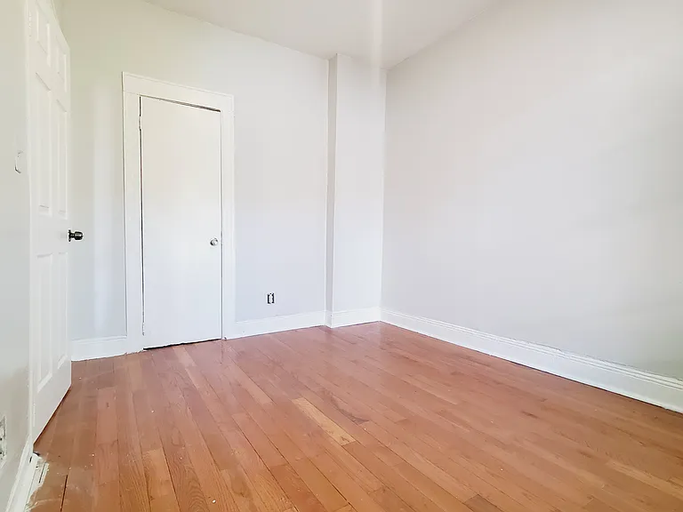 128 Bergen Ave #2E — Photo 2