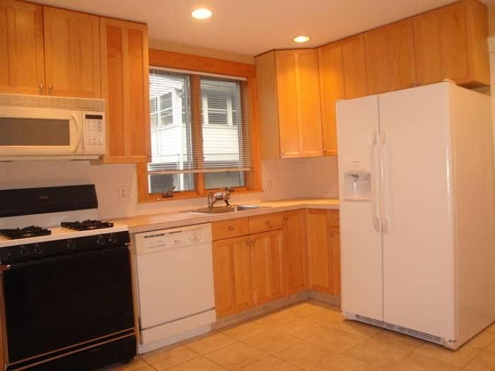 1st image of 15 Banks St #1