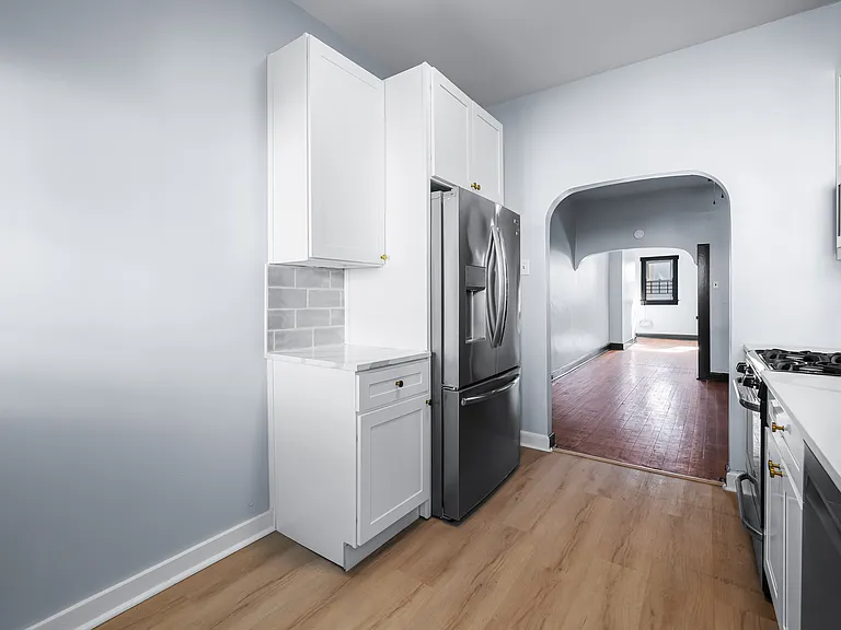 450 W 23rd St — Photo 13