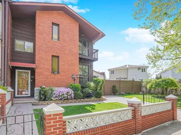 423 Riedel Ave, Staten Island, NY 10306