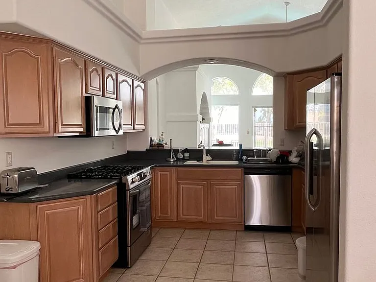 2056 E Desert Lakes Dr — Photo 6