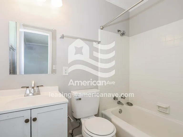 282411_013_bathroom_14.jpg